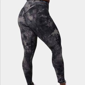 Kamo Fitness - Ellyn Leggings 25" - Black Tie Dye